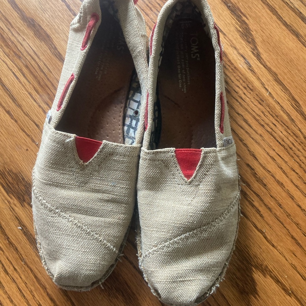 Women’s sz 9 Toms